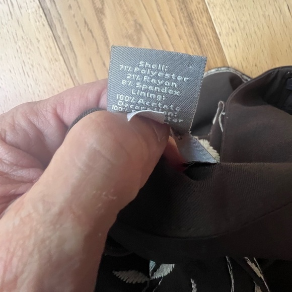 ⭐️BOGO FREE⭐️ ANN TAYLOR Stunning Embroidered Black A-Line Skirt - Picture 4 of 5